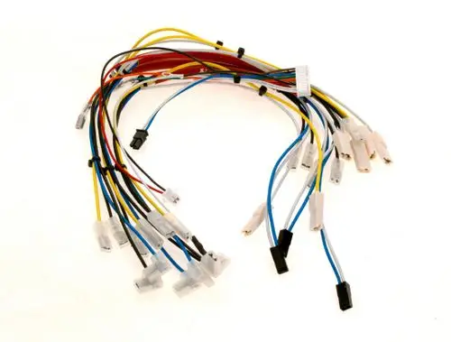 Kabelbaum mit mehreren farbigen Drähten und Steckverbindern, hergestellt von Bosch. Ideal für elektrische Verbindungen in verschiedenen Anwendungen.